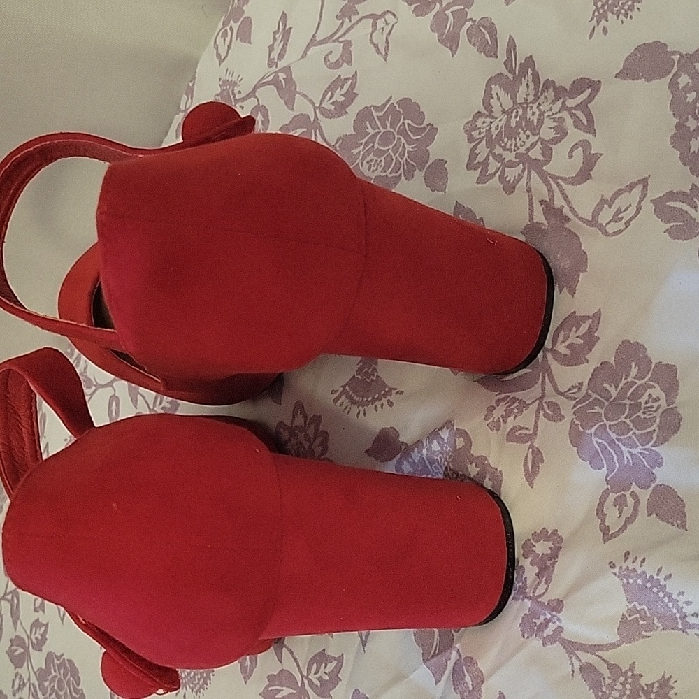 Shoe - Picture 3 of 3